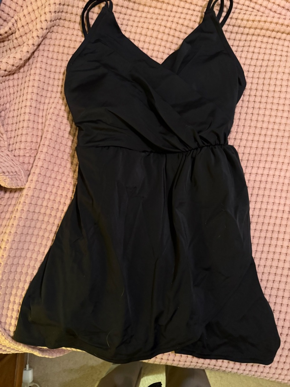 Lands'‎ End Women's M(10-12) Black Tulip Wrap Style V-Neck One Piece Swim Dress
